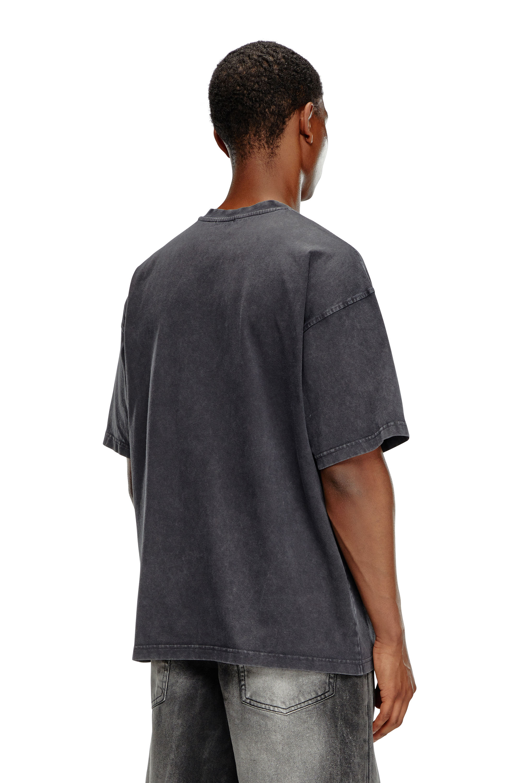 Diesel - T-BOXT-Q22, T-shirt délavé avec imprimé Oval D Homme in Noir - 4