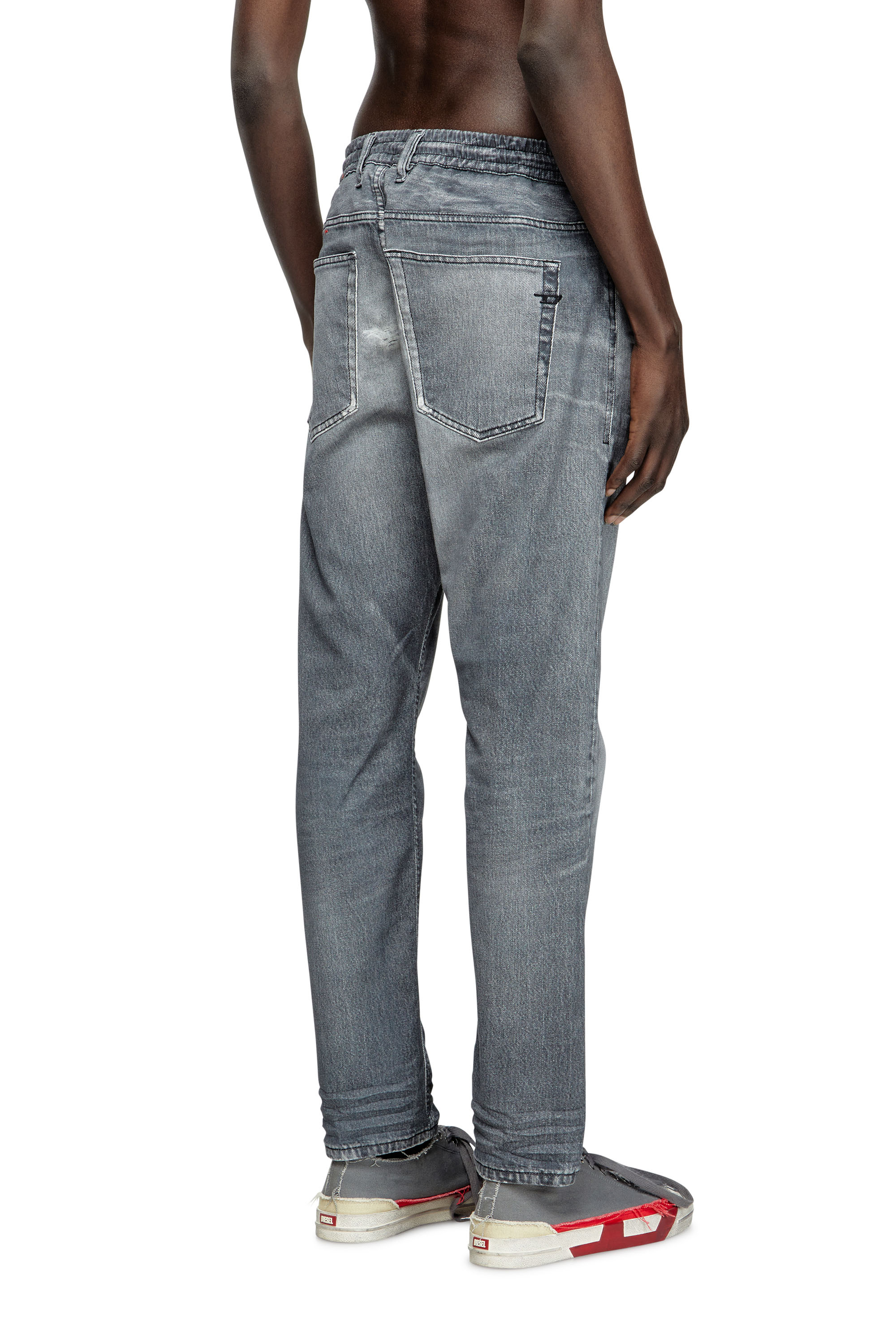 Diesel - Regular 2030 D-Krooley Joggjeans® 068PC Uomo, Grigio - Image 4